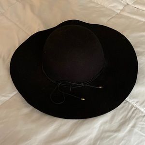 Black floppy hat